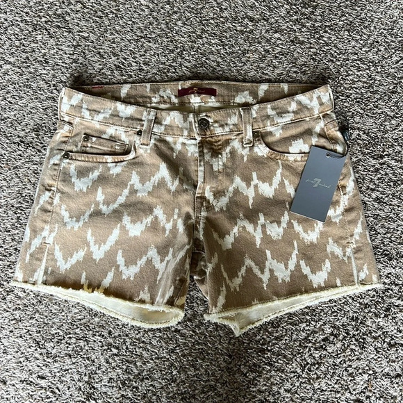 NWT 7 For All Mankind Women’s Size 27 Toffee Shorts Frayed Bottom - Picture 1 of 6